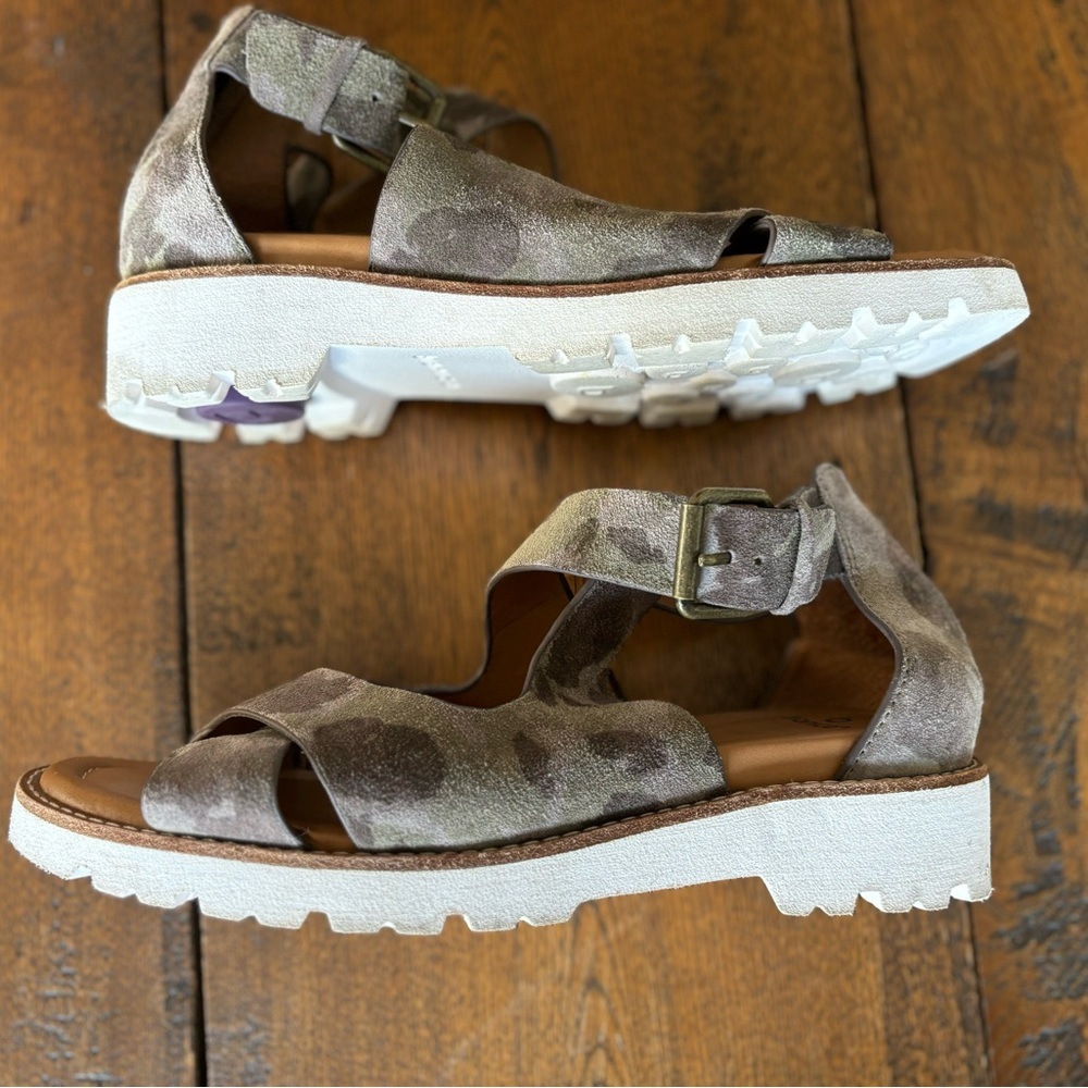 Bionica Women's Dania Sandal. Olive Camouflage Camo. Straps Back Zip. Size 9 - Picture 4 of 12